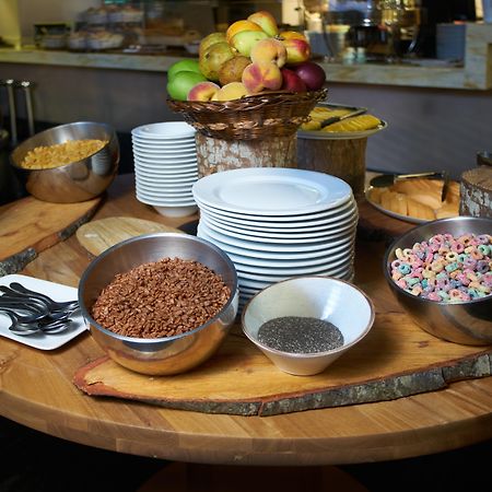 Hotel 100 Luxury Suites By Preferred Bogota Ngoại thất bức ảnh A breakfast buffet at a hotel