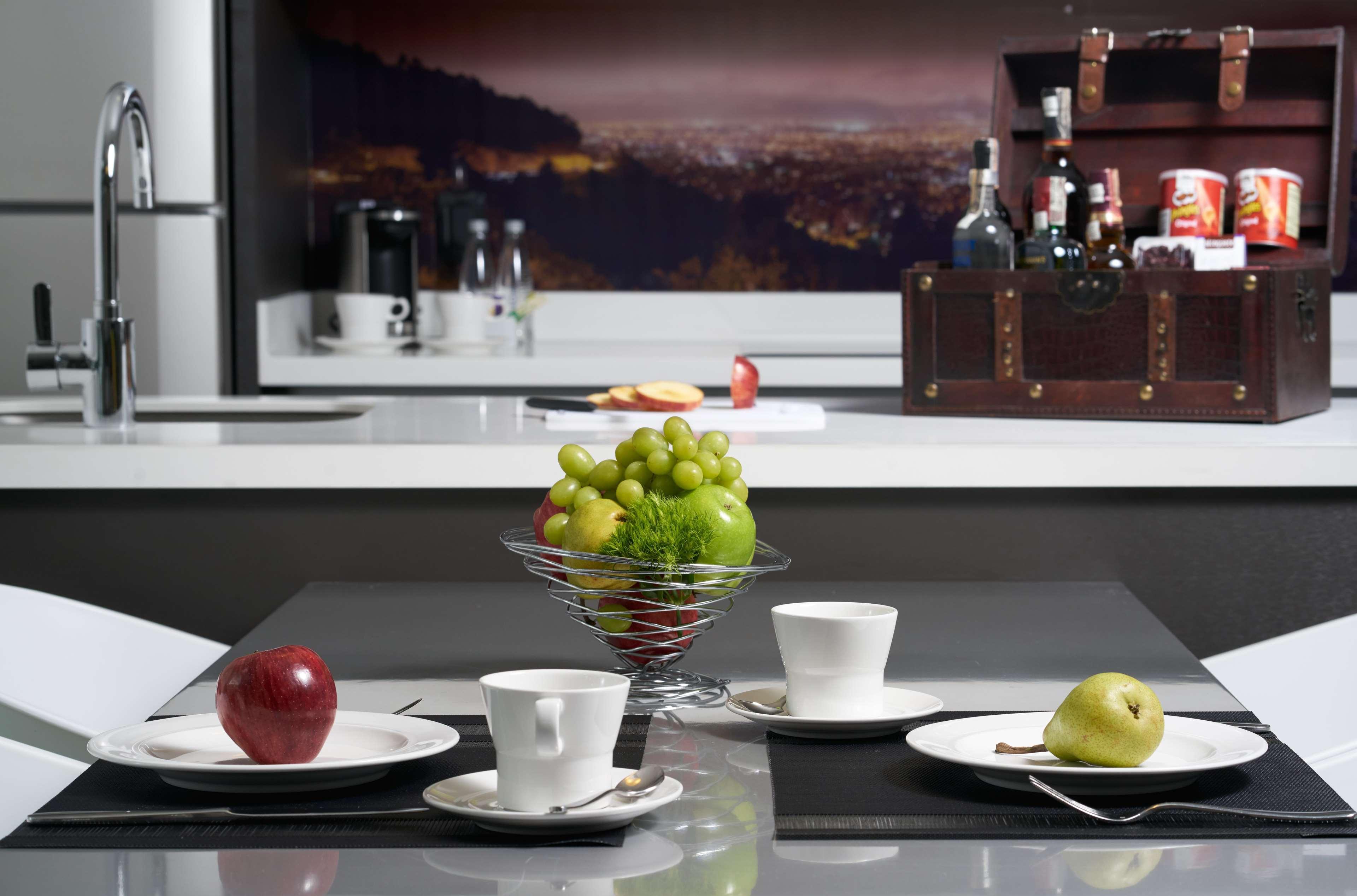Hotel 100 Luxury Suites By Preferred Bogota Ngoại thất bức ảnh A kitchen with a built-in coffee machine
