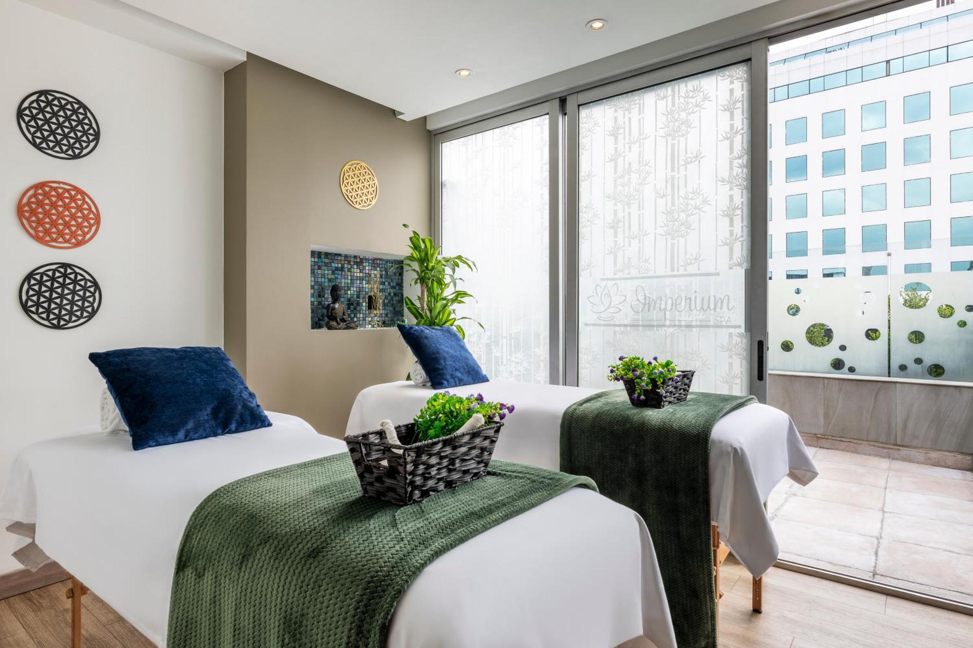 Hotel 100 Luxury Suites By Preferred Bogota Ngoại thất bức ảnh The Spa at The Ivy Collection