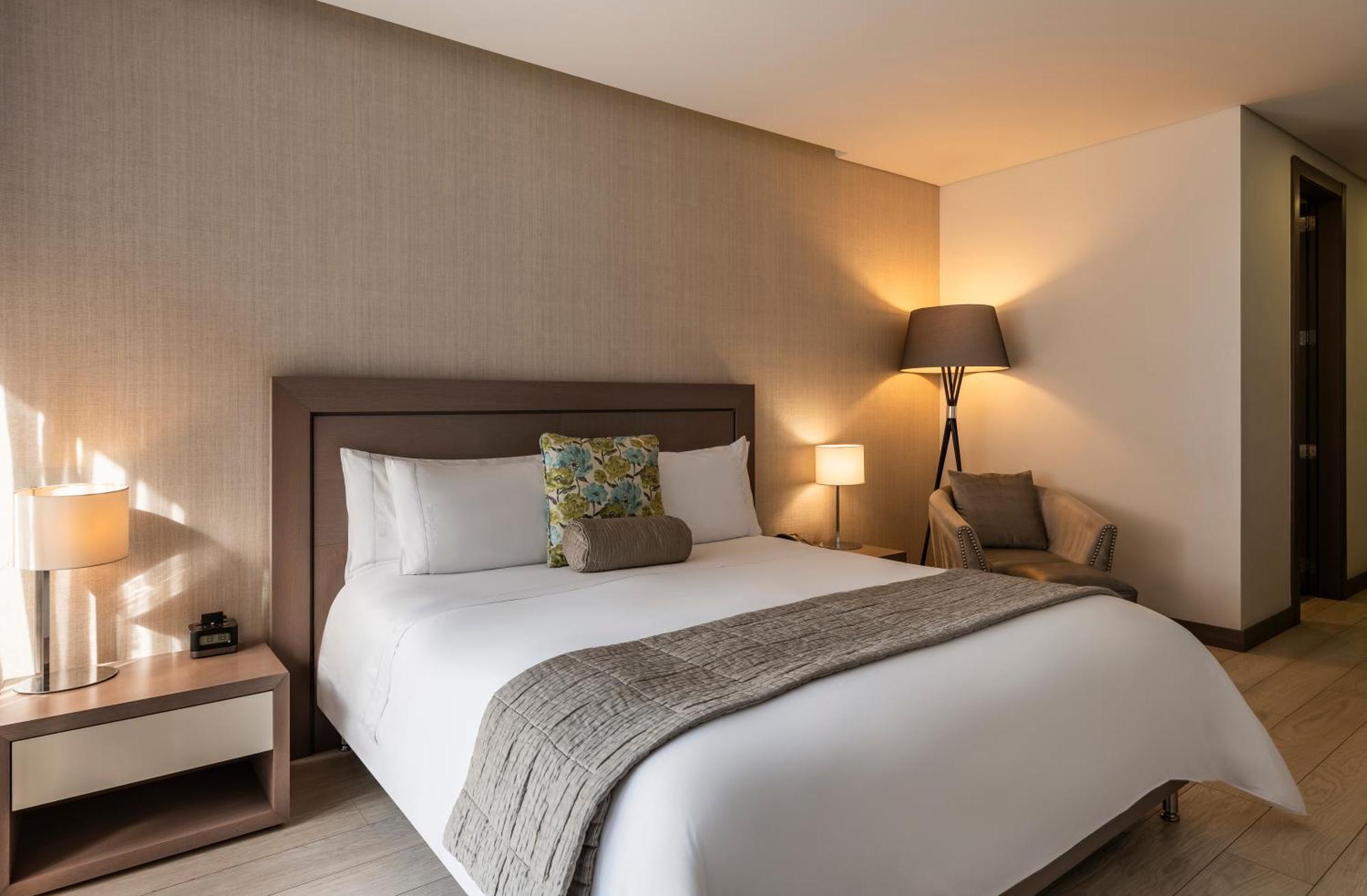 Hotel 100 Luxury Suites By Preferred Bogota Ngoại thất bức ảnh A bedroom at the hotel