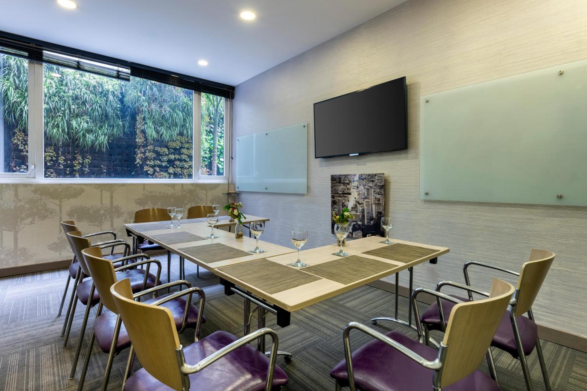 Hotel 100 Luxury Suites By Preferred Bogota Ngoại thất bức ảnh Meeting room